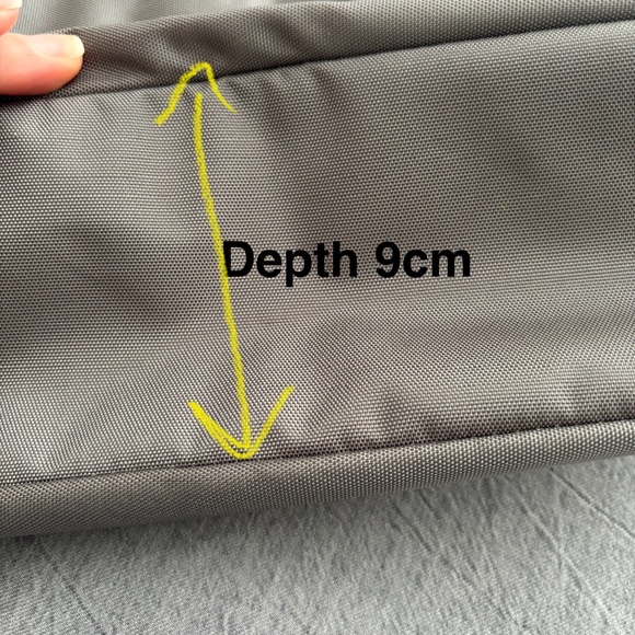 Tracker Anti-theft Travel purse - Picture 4 of 4